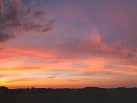 Farbige Abendstimmung mit aufziehender Wolkenwand